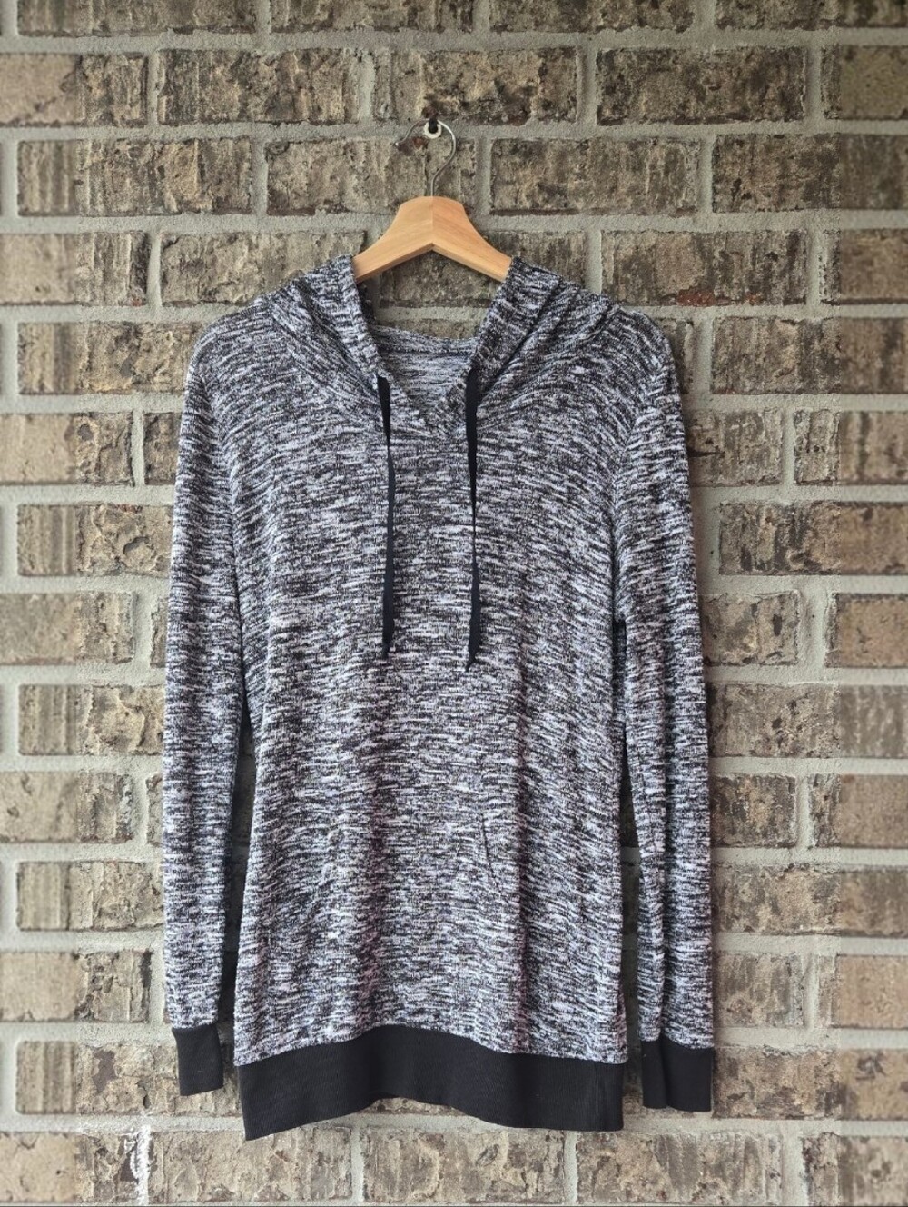 Women's Heathered Black & White Hooded Pullover / Size M